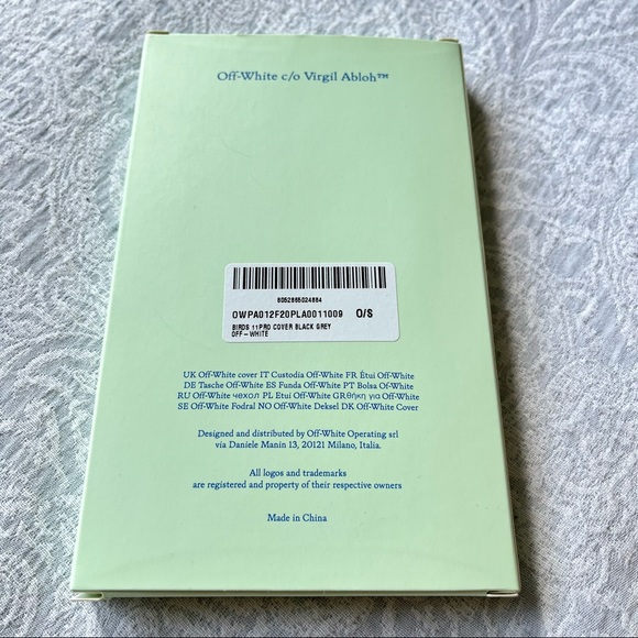 NIB OFF-WHITE iPhone 11 Pro case - Picture 3 of 3